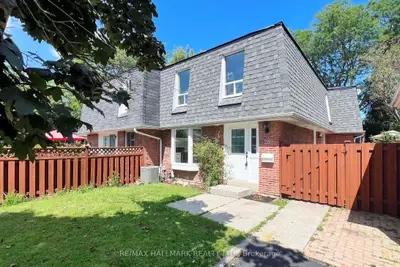 28 Lillooet Crescent, Richmond Hill, On L4c 5a7