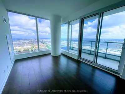 Condo Apartment in Vaughan