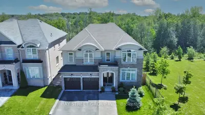 15 Manor Forest Road, East Gwillimbury, On L0g 1m0