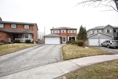 92 Eastman Crescent, Newmarket, On L3y 5s2
