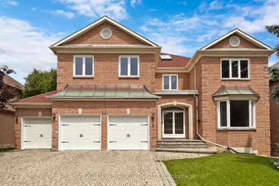 8 Killarney Street, Richmond Hill, On L4b 2y2