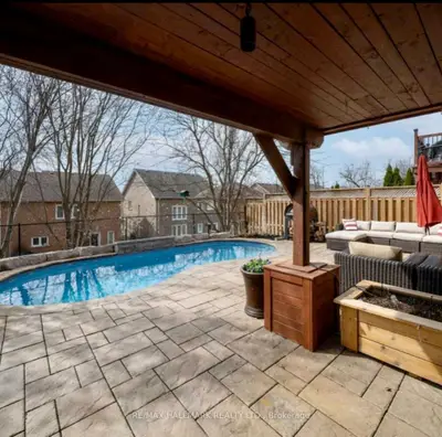 122 Widdifield Avenue, Newmarket, On L3x 1z3