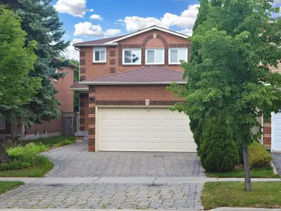 Detached in Richmond Hill