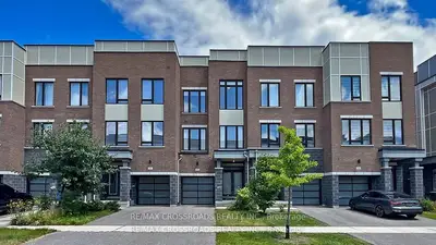 Att/Row/Townhouse in Vaughan