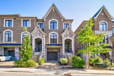 Att/Row/Townhouse in Richmond Hill