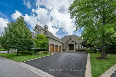 Common Element Condo in King