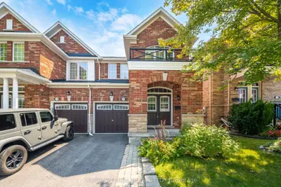 676 Skye Court, Newmarket, On L3x 3e1