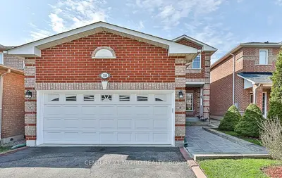 538 Bert Budd Avenue, Newmarket, On L3y 8s7