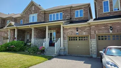 Att/Row/Townhouse in Richmond Hill