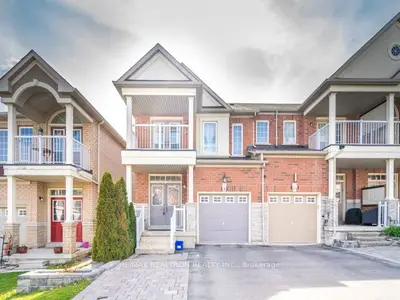 Att/Row/Townhouse in Vaughan