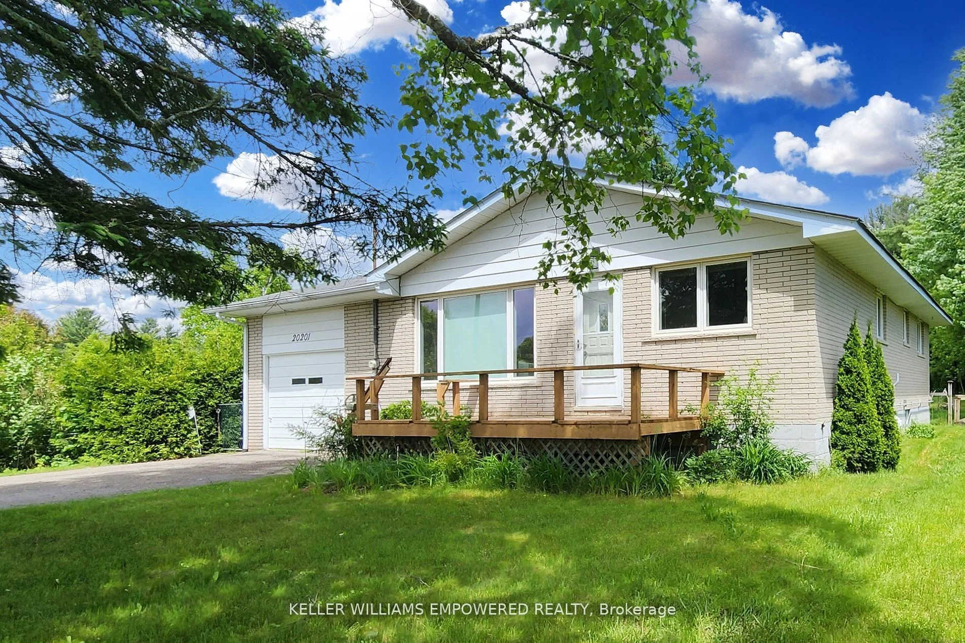 20201 Yonge Street, East Gwillimbury, On L9n 1b1