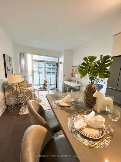 Condo Apartment in Richmond Hill