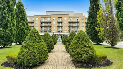 Condo Apartment in Vaughan