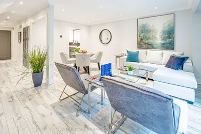 Att/Row/Townhouse in Markham