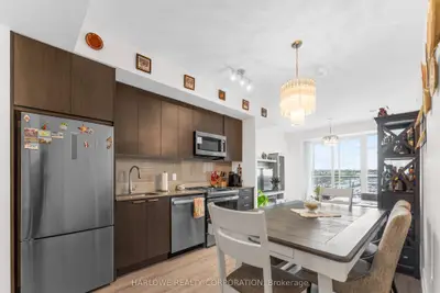 Condo Apartment in Newmarket
