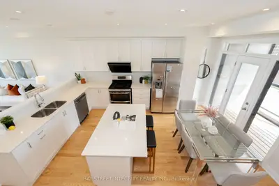 Att/Row/Townhouse in Vaughan