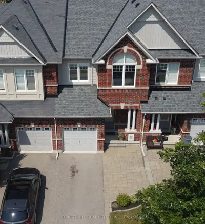 Att/Row/Townhouse in East Gwillimbury