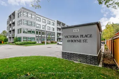 Condo Apartment in New Tecumseth