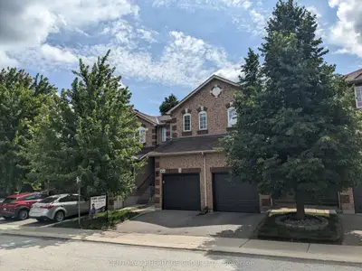 Condo Townhouse in Newmarket
