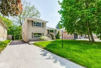 97 Evahill Crescent, Richmond Hill, On L4c 4s8