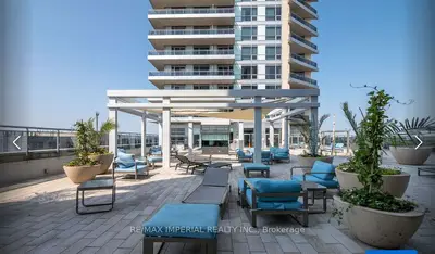 Condo Apartment in Richmond Hill
