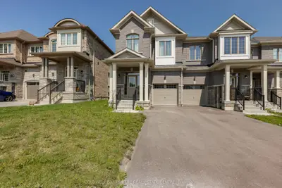 Att/Row/Townhouse in East Gwillimbury
