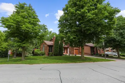 Condo Townhouse in New Tecumseth