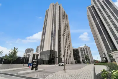 Condo Apartment in Vaughan