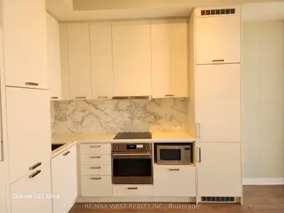 Condo Apartment in Vaughan