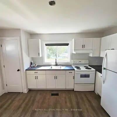120 High Street, Georgina, On L0e 1r0