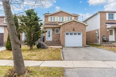 23 Bluesky Crescent Upper L, Richmond Hill, On L4c 8j1