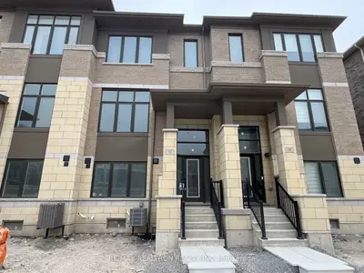 Att/Row/Townhouse in Richmond Hill