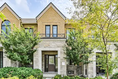 Att/Row/Townhouse in Richmond Hill