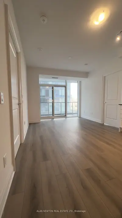 10 Gatineau Drive 416, Vaughan, On L4j 0l2