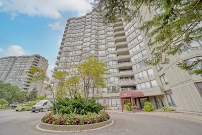 Condo Apartment in Vaughan