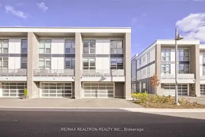 Att/Row/Townhouse in Innisfil