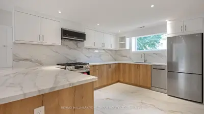 1000 Lemar Road Lower, Newmarket, On L3y 1s1