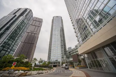 Condo Apartment in Vaughan