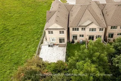 Att/Row/Townhouse in Richmond Hill