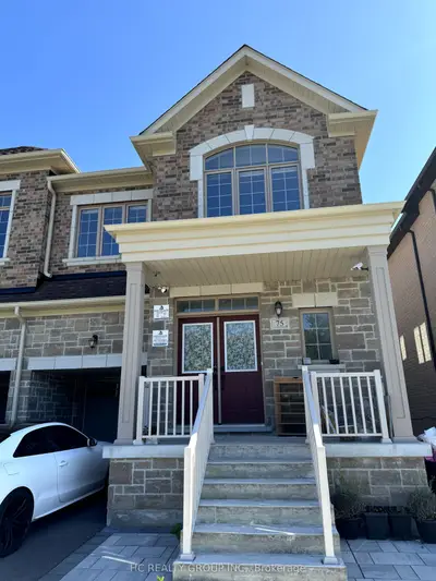 Semi-Detached in Richmond Hill