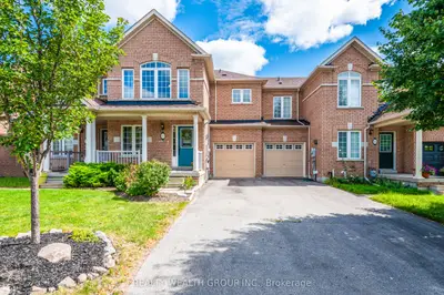 Att/Row/Townhouse in Newmarket