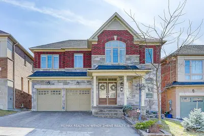 Detached in East Gwillimbury