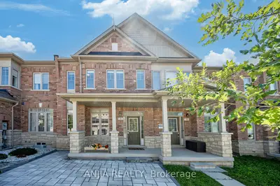Att/Row/Townhouse in Markham