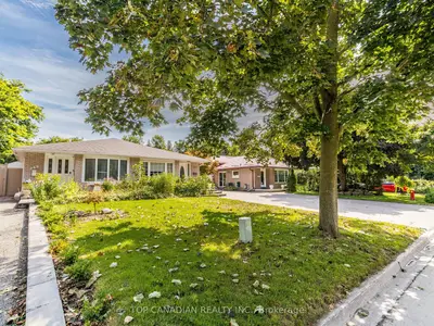 Semi-Detached in Richmond Hill