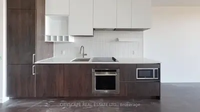 Condo Apartment in Vaughan