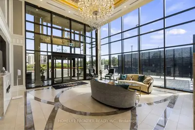 Condo Apartment in Vaughan