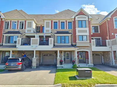 Att/Row/Townhouse in Richmond Hill