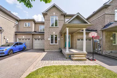 104 Gail Parks Crescent, Newmarket, On L3x 3c1