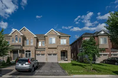 Att/Row/Townhouse in Aurora
