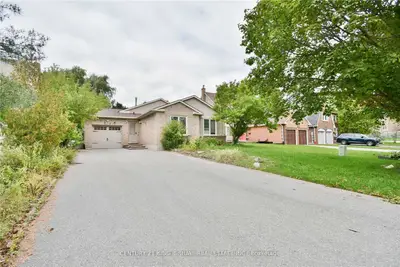 290 Glenway Circle Lower, Newmarket, On L3y 7s8